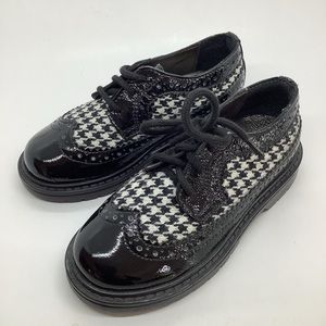 Naturino Black patent Houndstooth Wingtip shoe. NWT